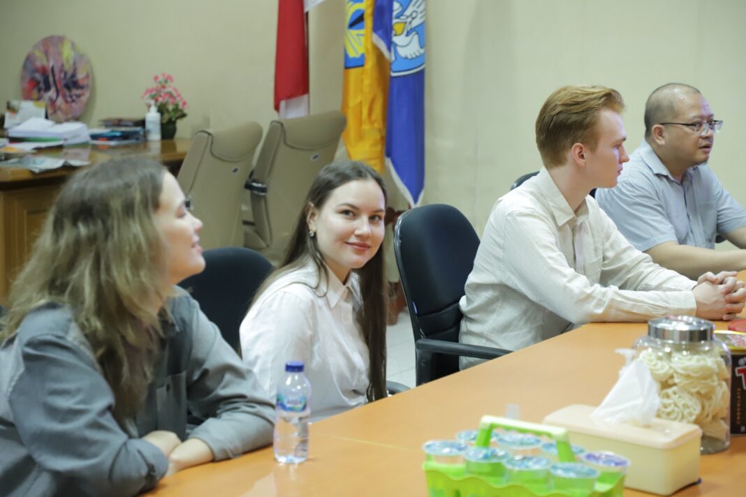 Unila Terima Kunjungan Mahasiswa RANEPA Rusia