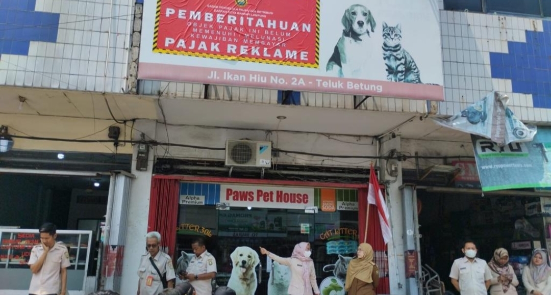7 Tempat Usaha Dipasang Stiker Penunggakan Pajak oleh BPPRD Bandar Lampung,  Ekspedisi hingga Toko Pets Shop
