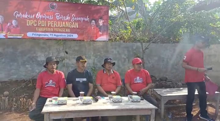 Kembali Bumikan Gotong Royong DPC PDIP Pringsewu dan Warga Bersih Bersih