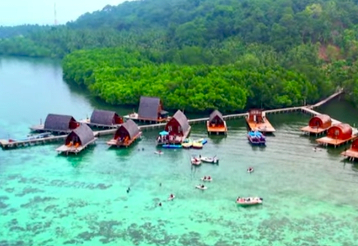 Empat Wisata Lampung 'Sang Maldives-nya Indonesia' : Pasir Putih hingga Penginapan Estetik Di Atas Air 