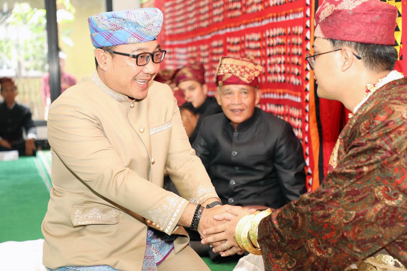 Wabup Lamsel Syaiful Hadiri Prosesi Adat Keratuan Darah Putih