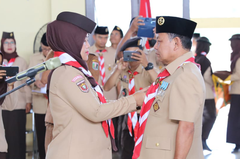 Chusnunia Chalim Lantik Ketua dan Wakil Ketua Mabicab Gerakan Pramuka Lampung Timur 