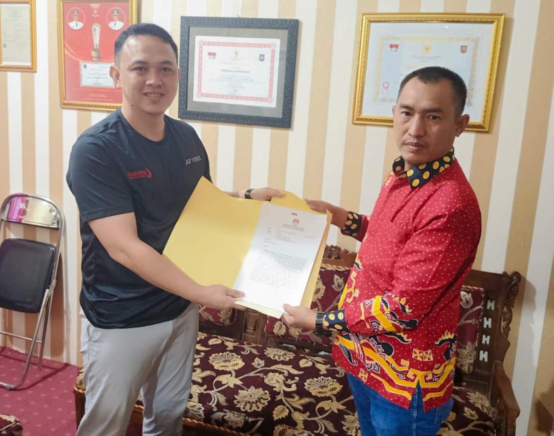 Persiapan Pelantikan, KPU Lampung Barat Serahkan Dokumen Caleg Terpilih ke Gubernur Melalui Pj Bupati