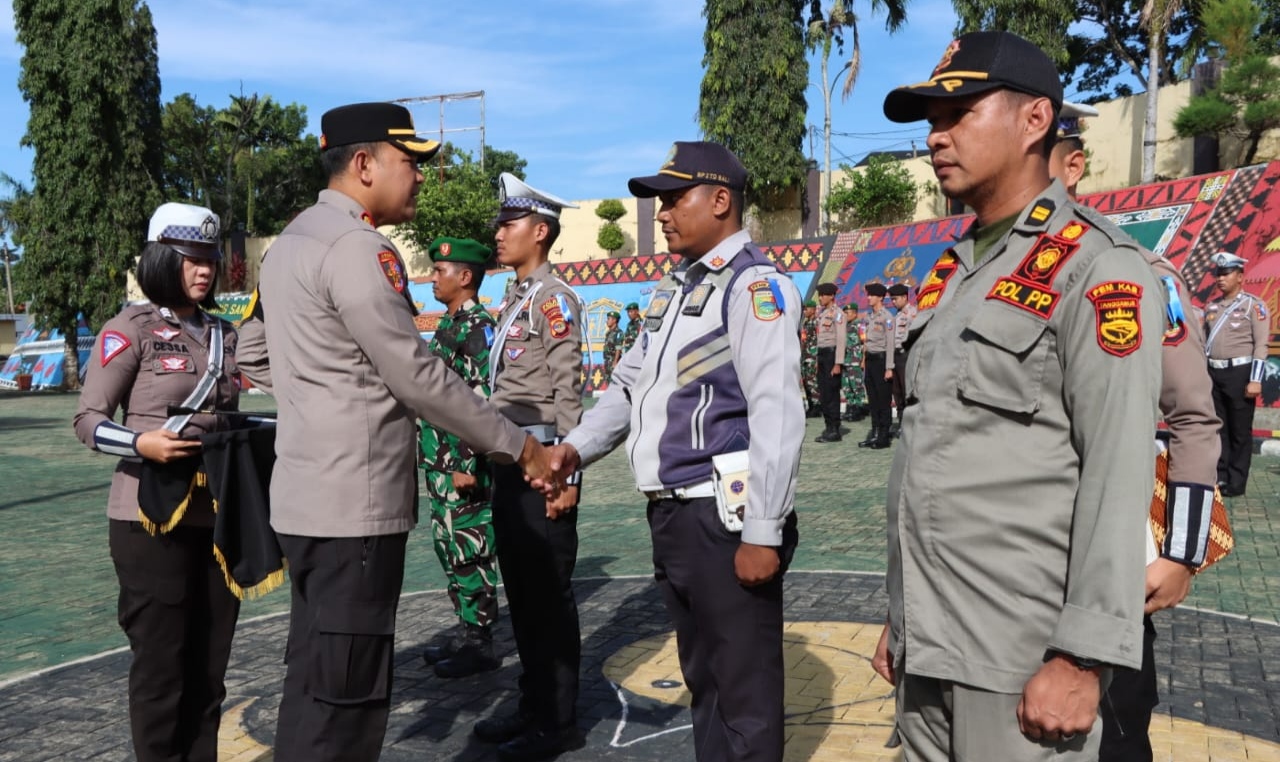 Kapolres Tanggamus Lampung Pimpin Gelar Pasukan Operasi Keselamatan Lalu Lintas Krakatau 2024