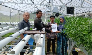 Siapkan Tani Cerdas, Teknologi IIB Darmajaya Bantu Pantau Greenhouse Dari HP
