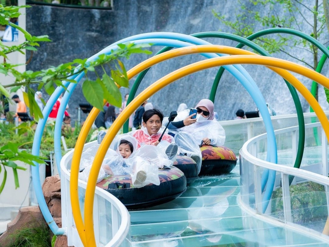 Wahana Water Coaster di Bandung Rekomendasi Liburan Bareng Keluarga, Seluncuran Air Sepanjang 400 Meter