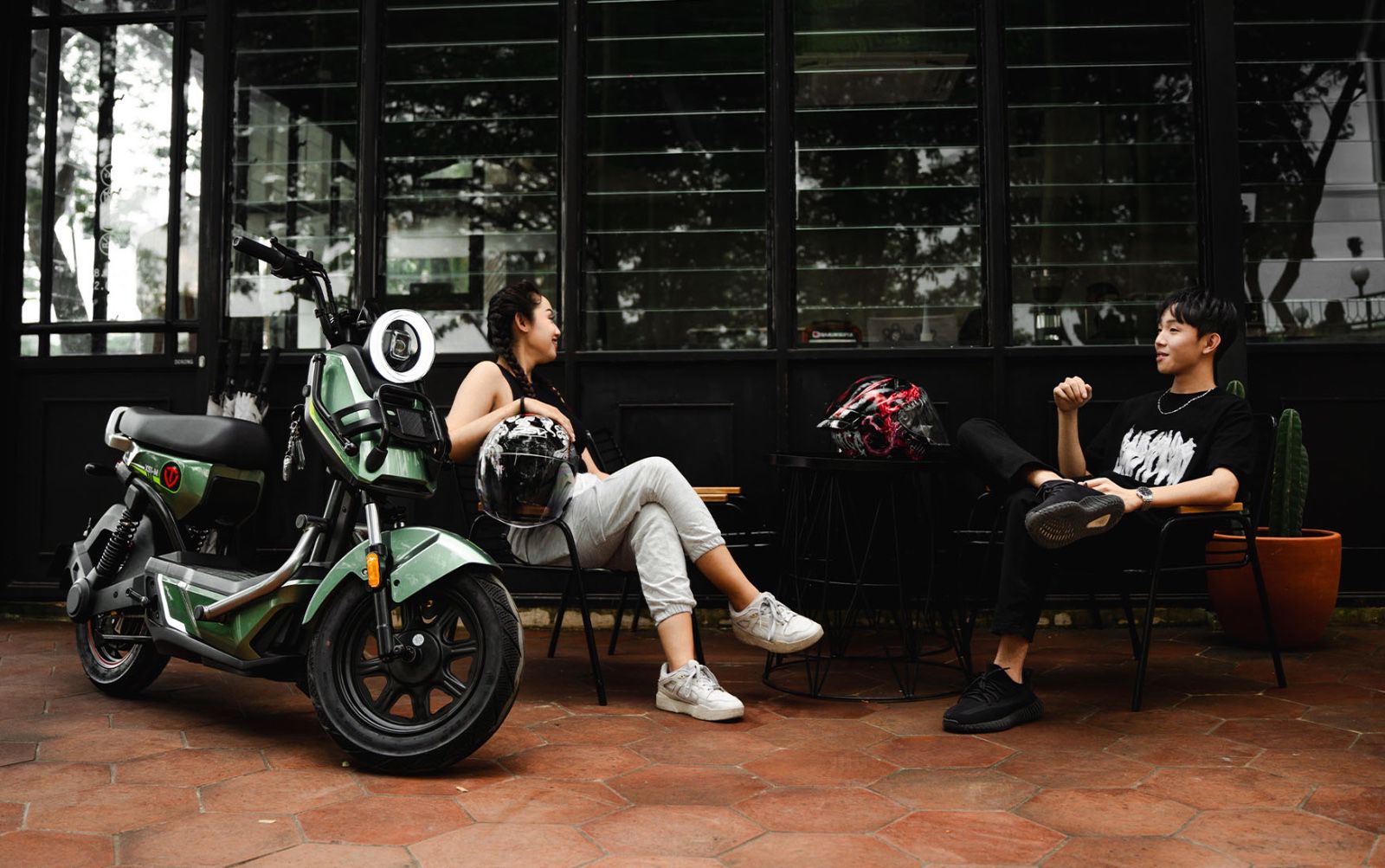 Cewek Modern Wajib Lihat! E-Bike Sporty Ini Punya Desain dan Harga yang Bikin Ngiler!