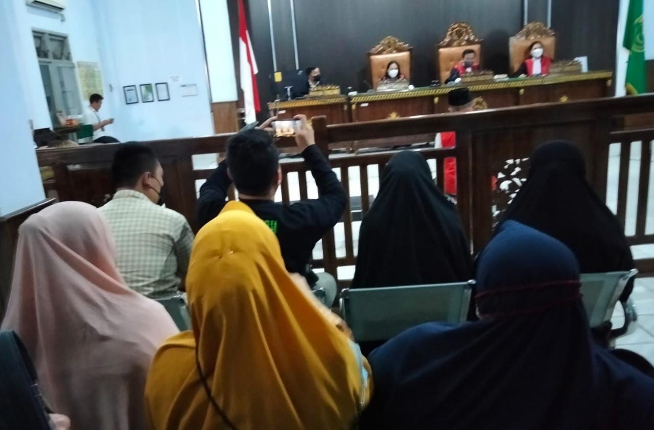 Majelis Hakim Kabulkan Penangguhan Terhadap Bunda Merry