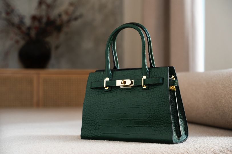 Cara Aman Membersihkan Tas Kulit Agar Tahan Lama dan Tetap Kinclong