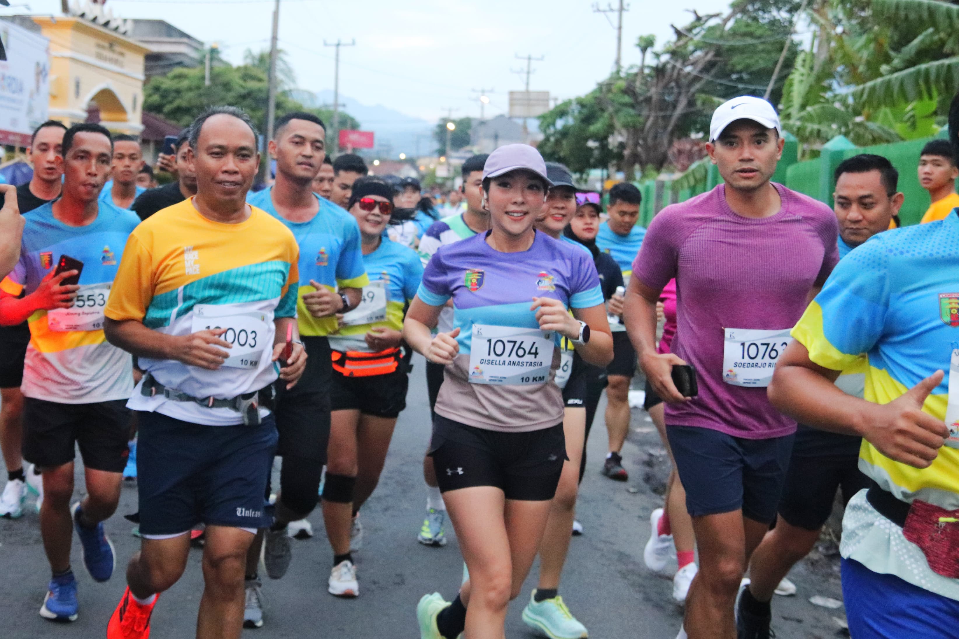 Dimeriahkan Gisell, 2.500 Peserta Ramaikan Lampung Half Marathon