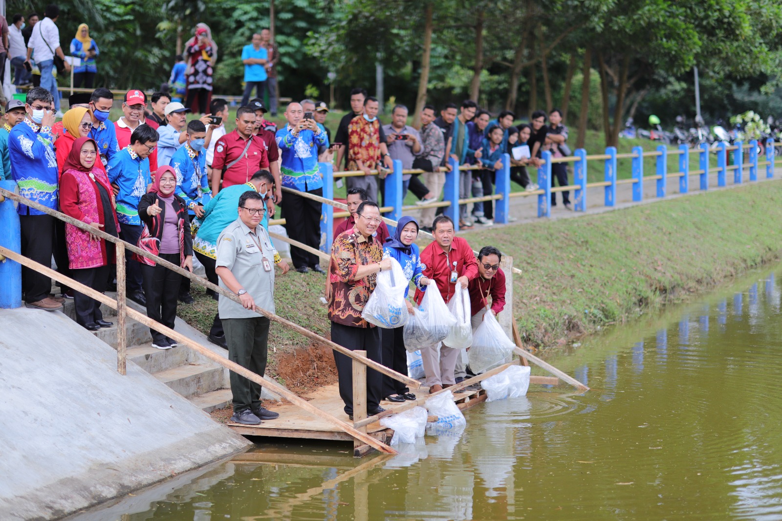 Wujudkan Green And Clean Campus, Unila Adakan Pencanangan Gerakan Nasional Lada Lampung dan Tabur Benih Ikan