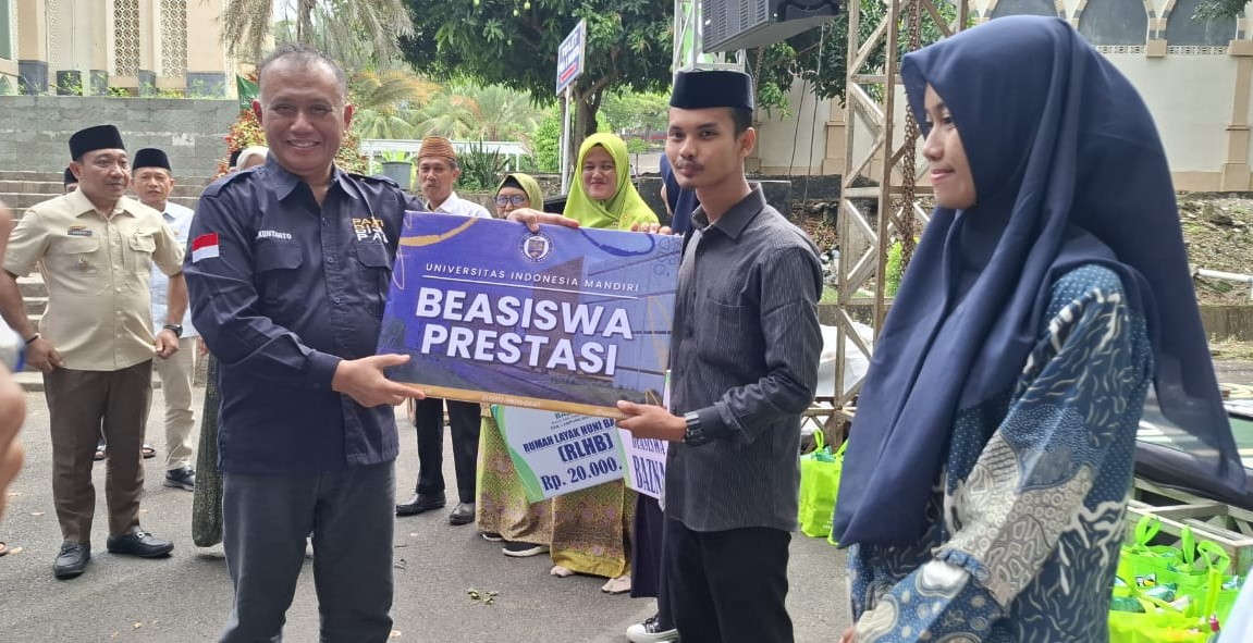 UIM Serahkan Beasiswa di Harlah ke-12 MIA Lampung Selatan  