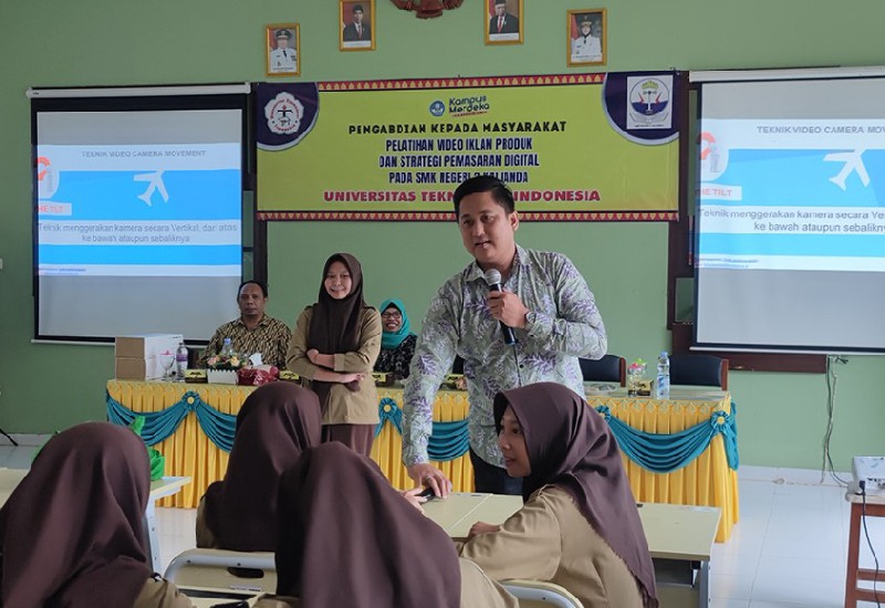 Dosen Teknokrat PKM di SMKN 2 Kalianda, Lampung Selatan