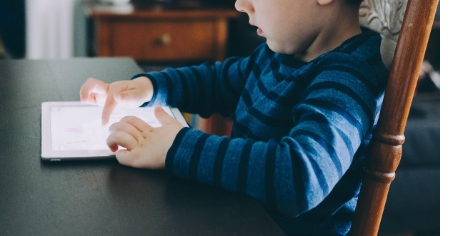 Bunda Wajib Coba, Ini 5 Cara yang Bisa Orang Tua Lakukan untuk Batasi Screen Time Anak