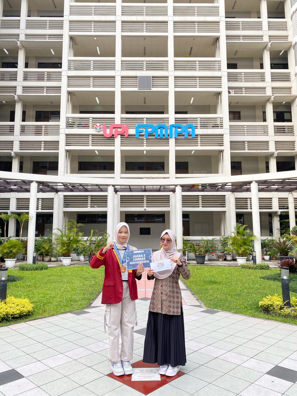 Mahasiswa Universitas Teknokrat Indonesia Raih Juara Nasional Lomba Esai Matematika