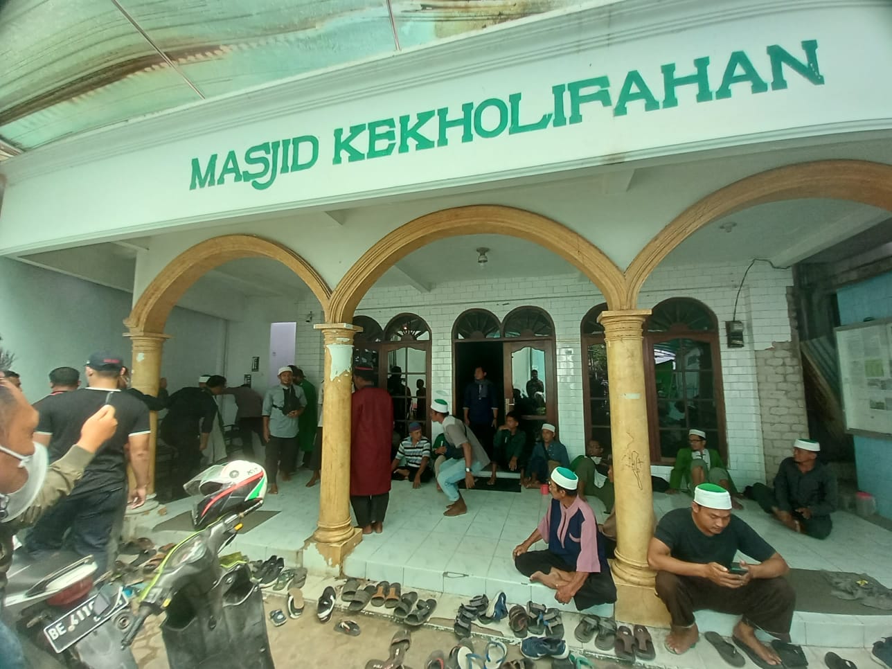 Satu Jam Lebih Polisi Geledah Kantor Pusat Khilafatul Muslimin, Begini Situasinya