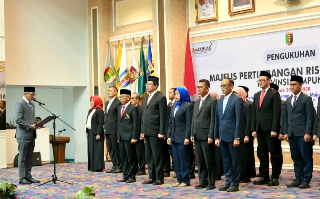 Gubernur Lampung Kukuhkan Rektor Unila Prof Lusmeilia Afriani sebagai Ketua MPRD Lampung 2025 -2030