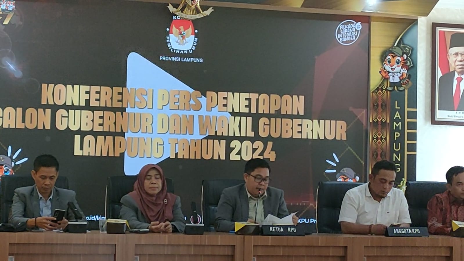 KPU Provinsi Lampung Tetapkan Dua Pasangan Calon Gubernur Wakil Gubernur Lampung 2024