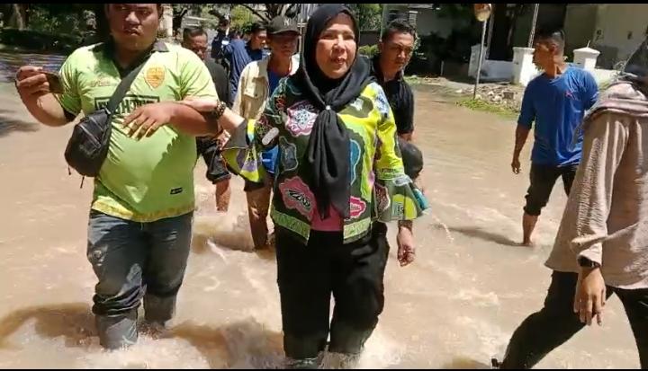 Ikut Terjun Ke Lapangan, Wali Kota Bandar Lampung Janji Segera Cari Solusi Banjir 