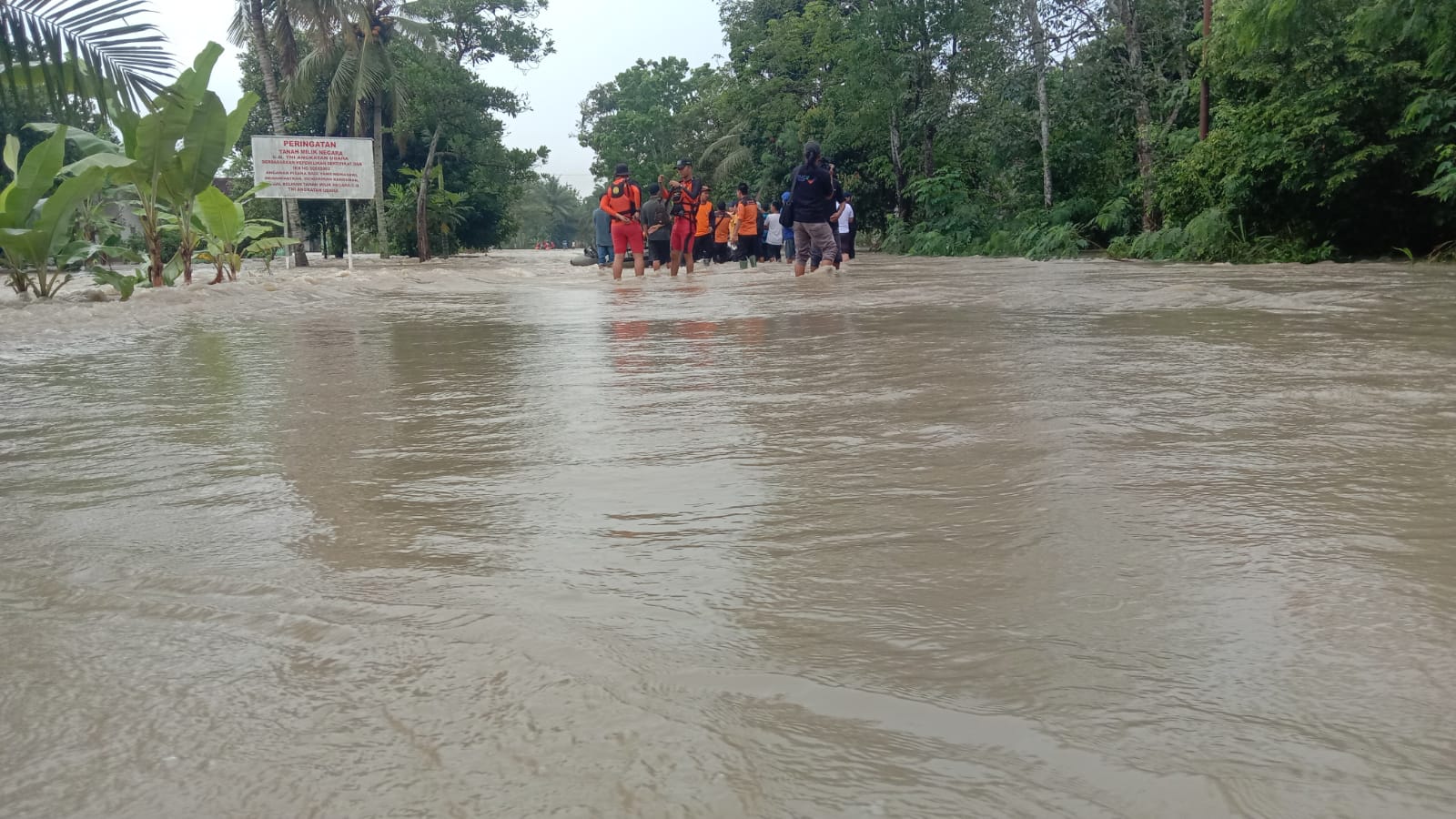 Jalinsum Tulang Bawang Lumpuh, Pengguna Jalan Diminta Lewat JTTS