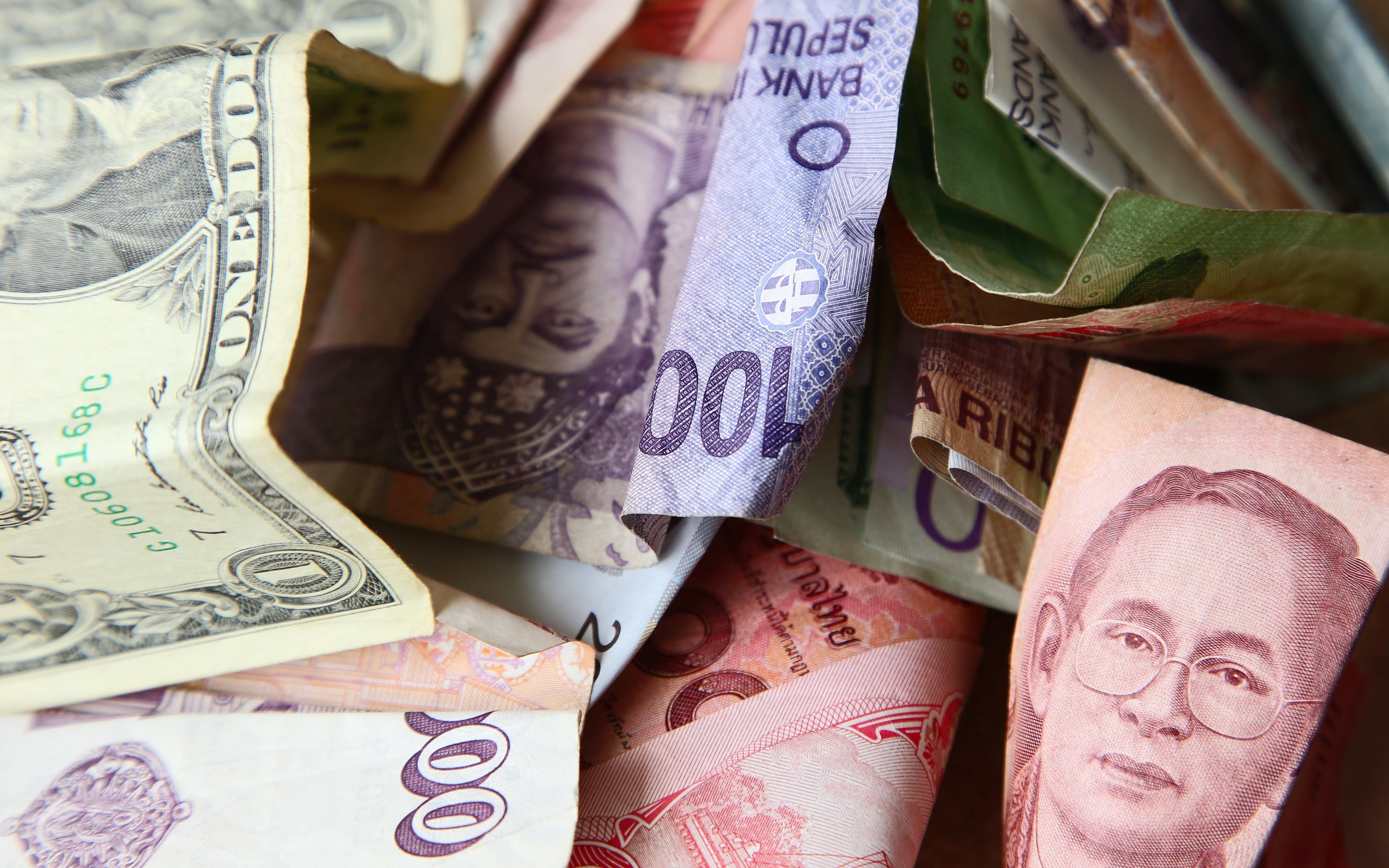 Rupiah Melemah ke Rp17.030 per Dolar AS, Tekanan Global Kembali Menguat