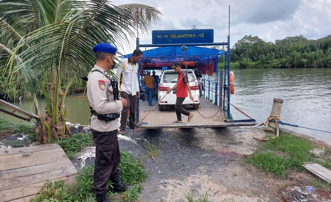 Cegah Laka di Perairan, Polisi Pantau Penyeberangan Dermaga Ponton
