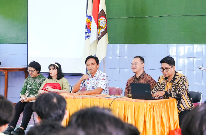 Universitas Teknokrat Indonesia PkM di SMA Xaverius Bandar Lampung