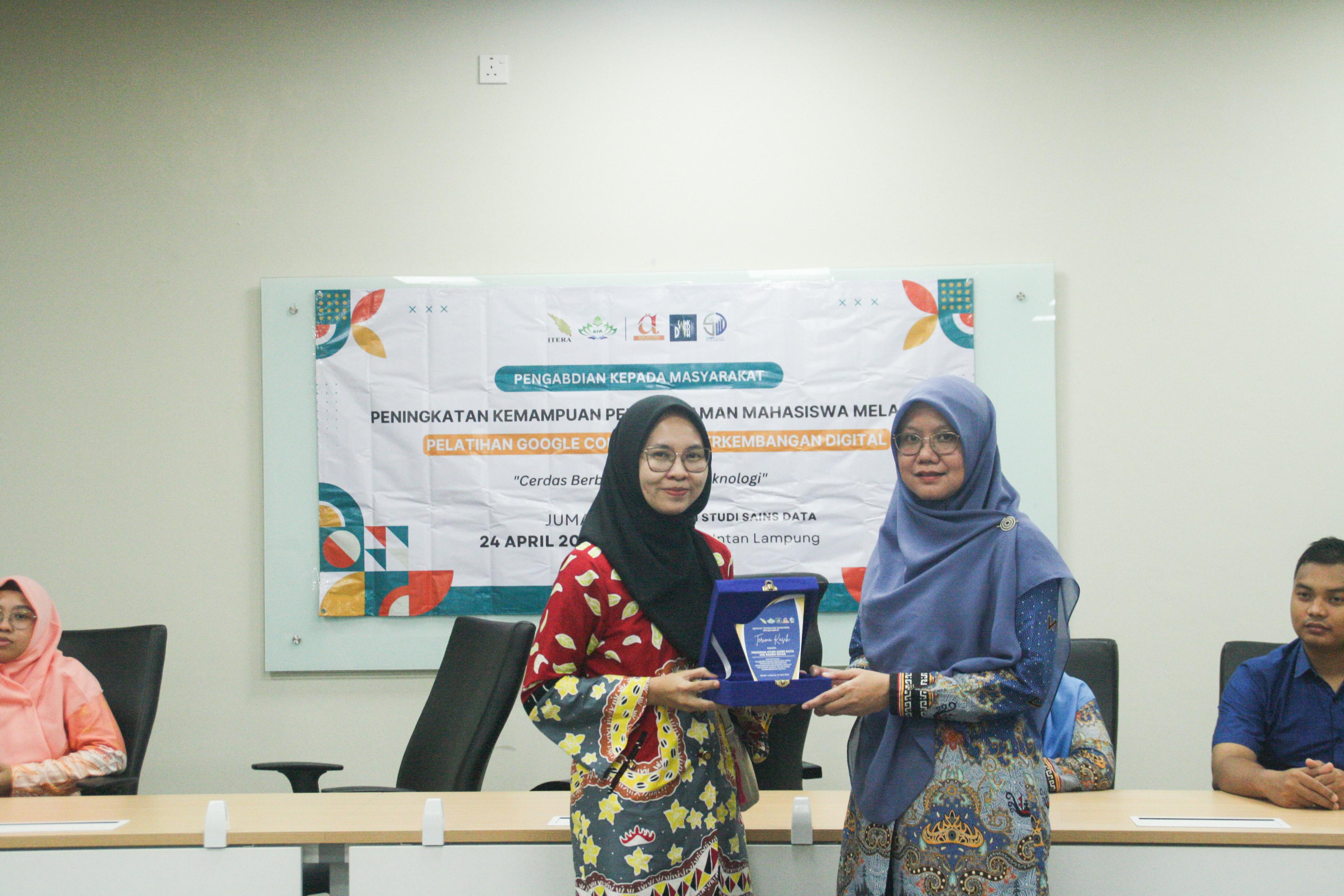 ITERA Tingkatkan Kompetensi Digital Mahasiswa UIN RIL lewat Pelatihan Google Colab