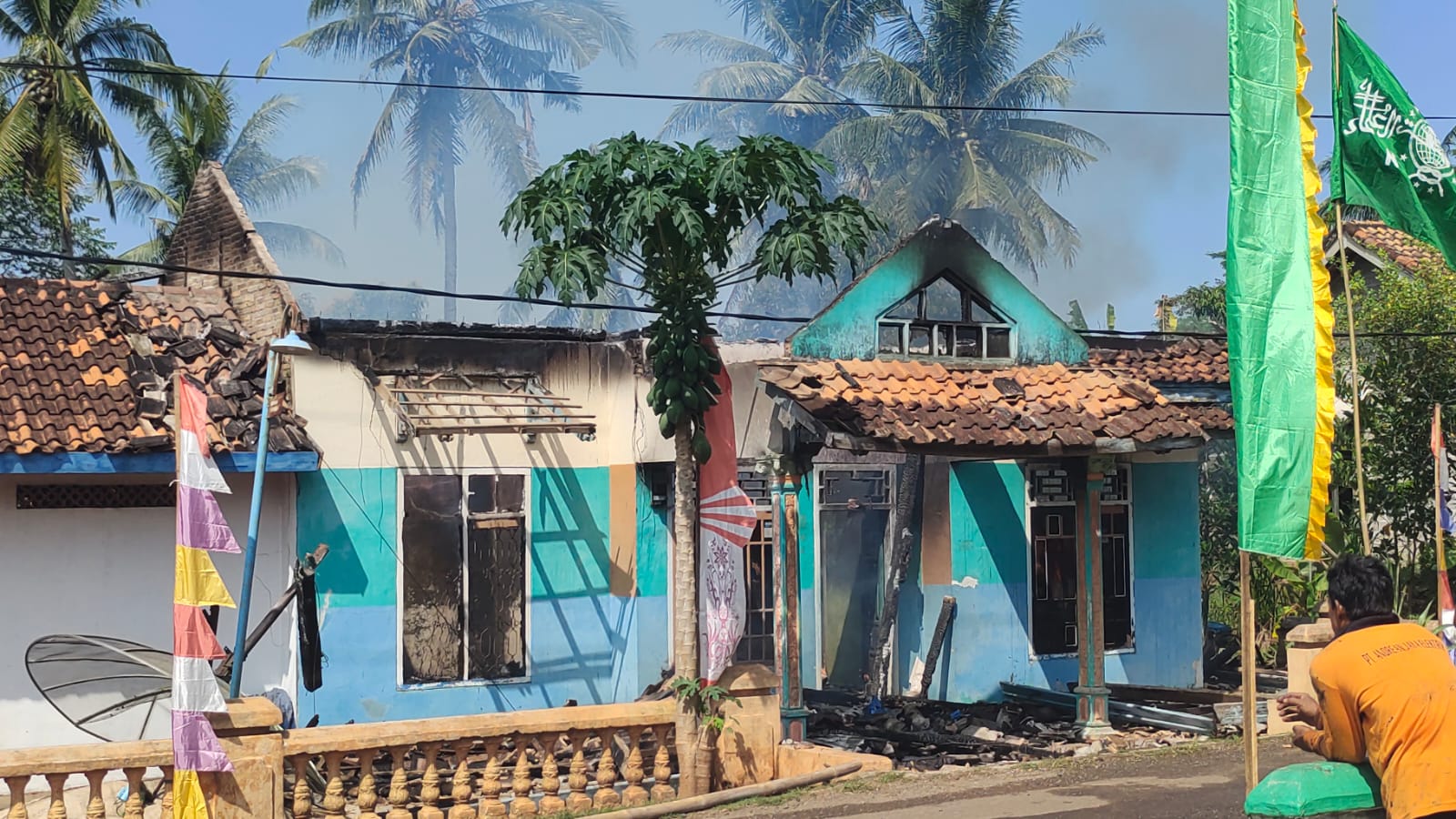 Ditinggal ke Kebun, Rumah Warga Way Kanan Ini Terbakar, Rugi Ratusan Juta