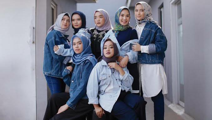 Mau Tampil Cerah Selama Ramadhan 2024? 5 Pilihan Warna Hijab yang Bikin Wajah Fresh Glowing Tanpa Make Up
