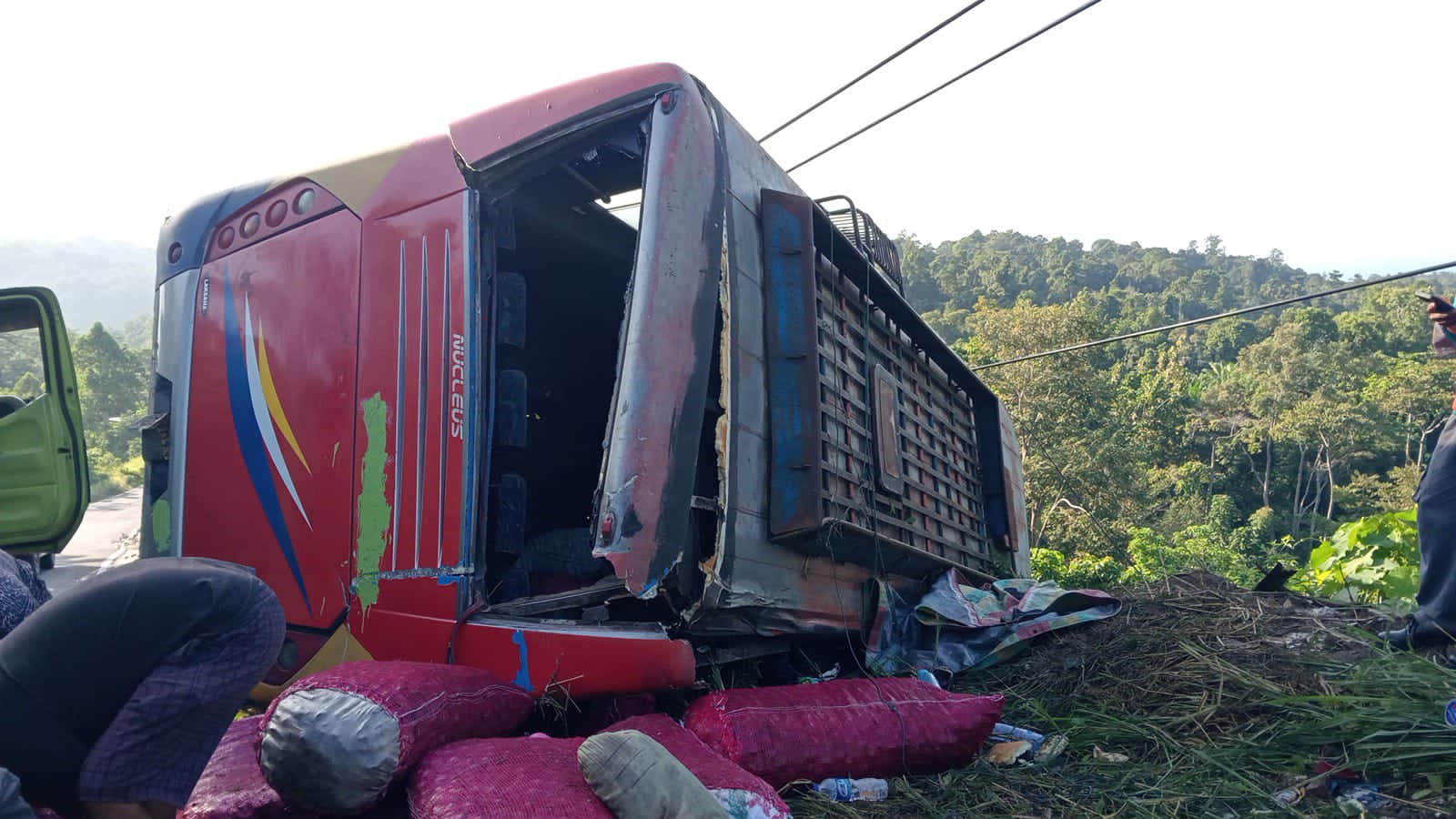 Lakalantas Tunggal, Bus Sriwijaya Terbalik di Tanjakan Jabung