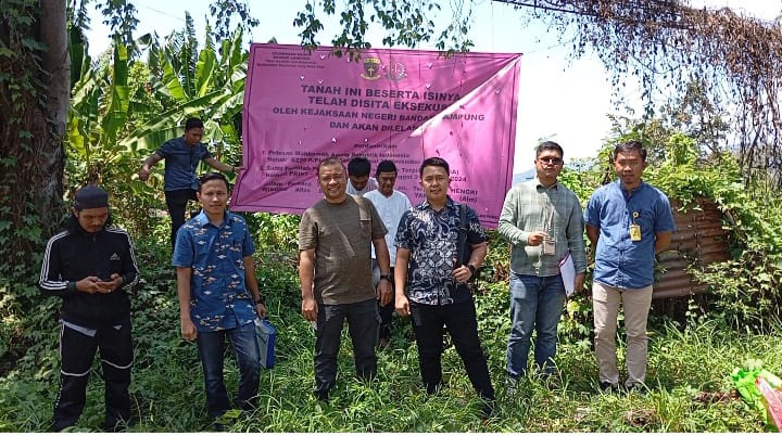 Buntut Perkara Korupsi Jalan Ir. Sutami, Kejari Sita Eksekusi Tanah Seluas 8.500 Meter Persegi Milik Engsit