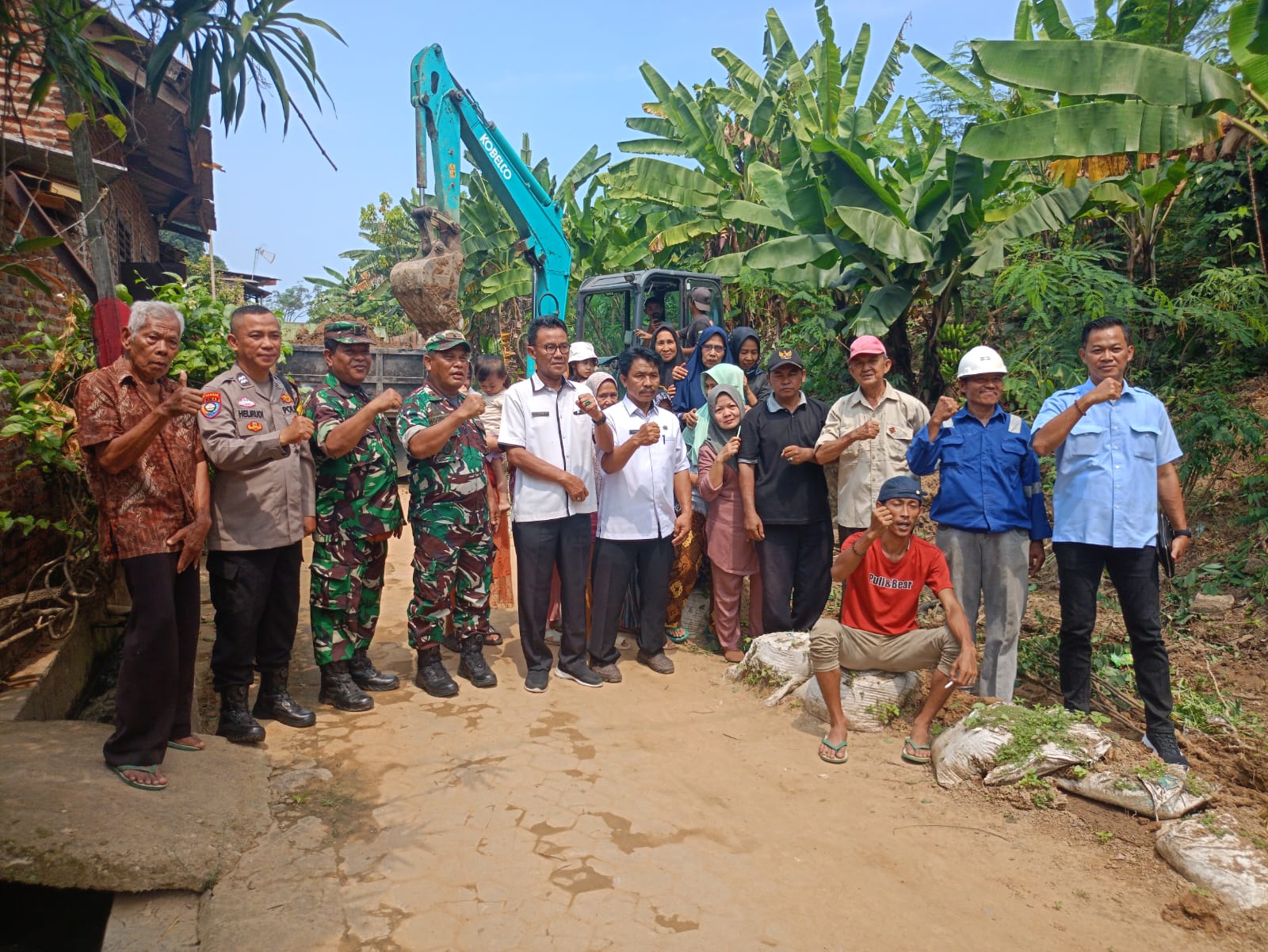 Swadaya Normalisasi Drainase, Warga Karang Mekar Harap Pemkot Buat Talud Atau Drainase Permanen 