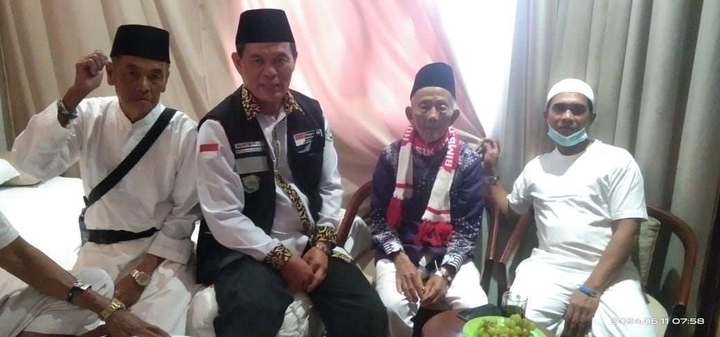 Jelang Armuzna, Petugas Haji Lampung Barat Terus Periksa Kesehatan Jemaah