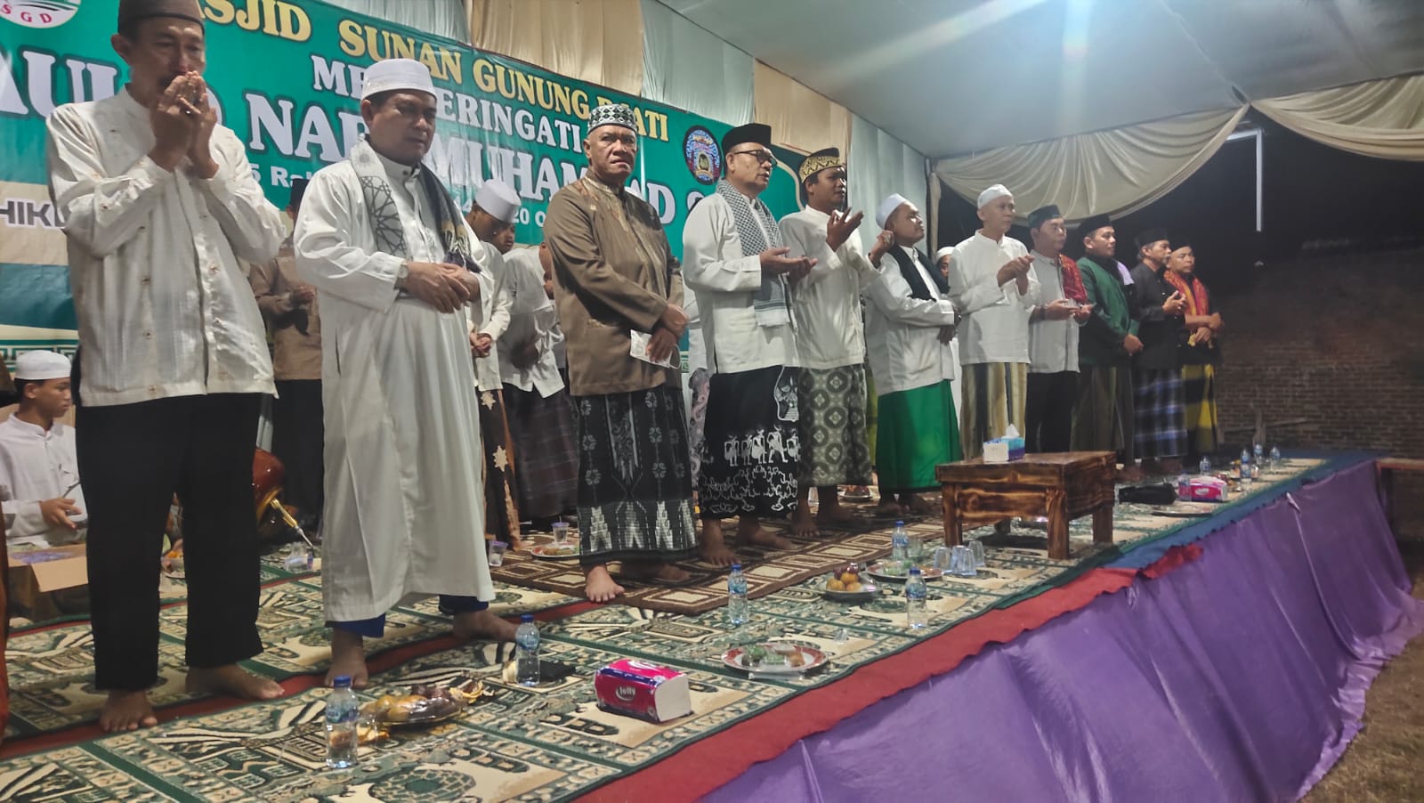 Zikir dan Sholawat Meriahkan Peringatan Maulid Nabi di Masjid Sunan Gunung Djati