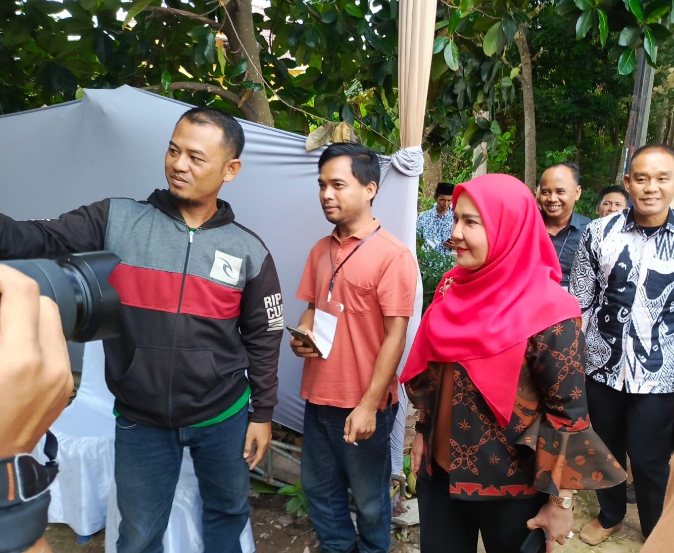 Kunjungi TPS 19, Wali Kota Bandar Lampung Eva Dwiana Minta Bawaslu Usut Kasus Surat Suara Tercoblos