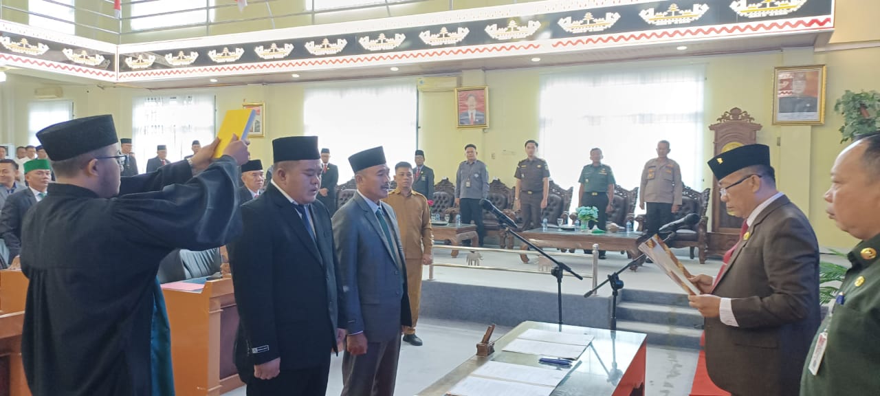 Ketua DPRD Lampung Timur Lantik 2 Anggota Dewan PAW