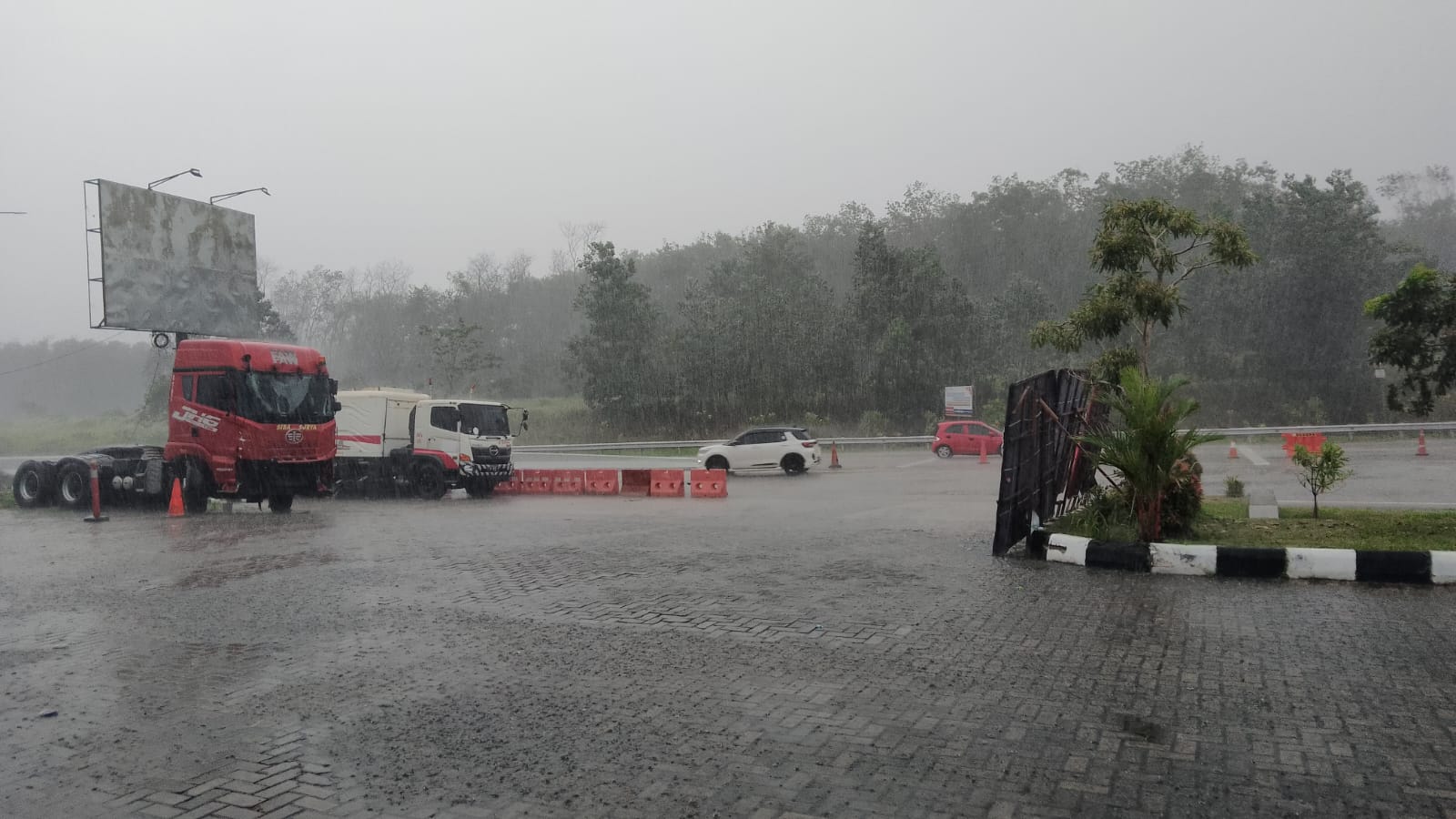 Musim Mudik Nataru, BMKG Imbau Berhati-hati saat Lintasi Tol dan Jalanan Lainnya 