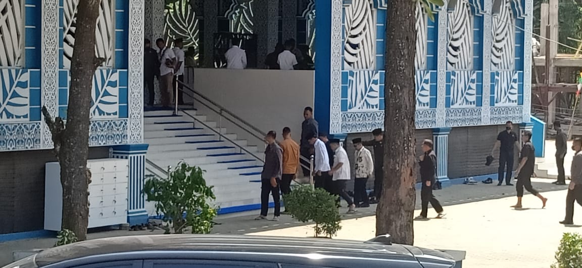 Pengamanan Ekstraketat, Jamaah Diperiksa saat Masuk Masjid