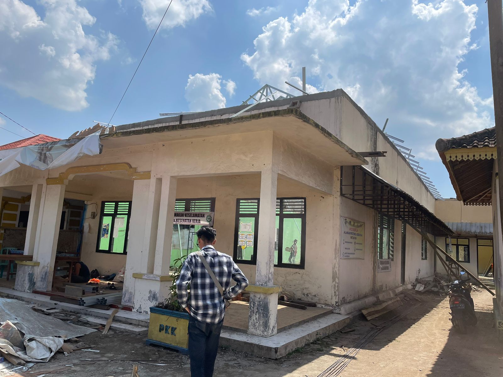 Kondisi Rusak Setelah Lima tahun, Aula Kelurahan Hadimulyo Barat, Kecamatan Metro Pusat Diperbaiki