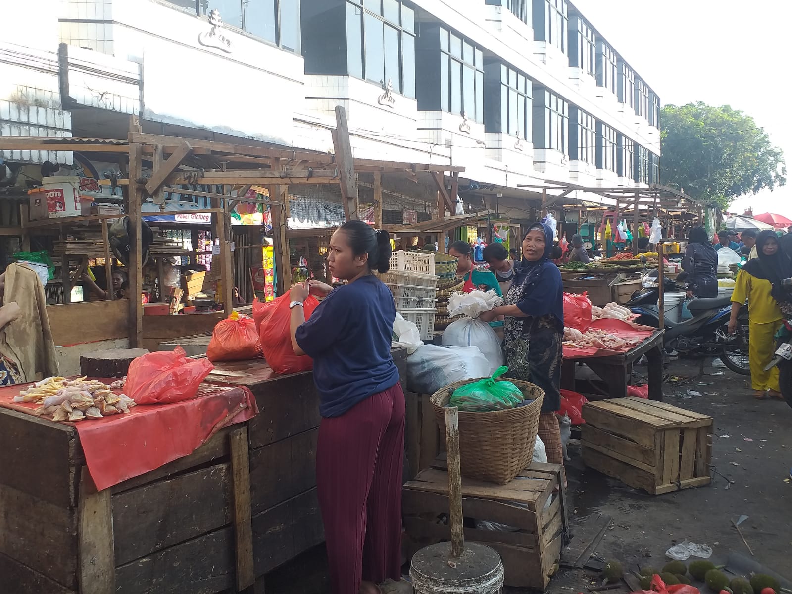 Relokasi Pasar Pasir Gintung Dilakukan, Dengan Mata Berkaca-kaca Pedagang Sampaikan Pesan Ini untuk Pemkot