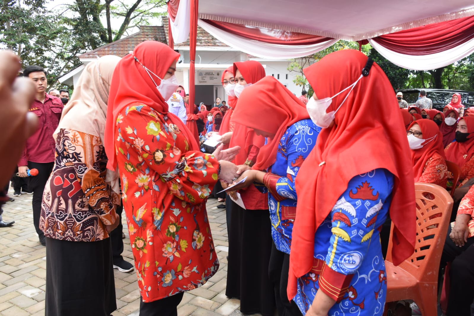 Bagikan Insentif Kader Posyandu Hingga KB, Ini Pesan Penting Dari Wali Kota Bandar Lampung