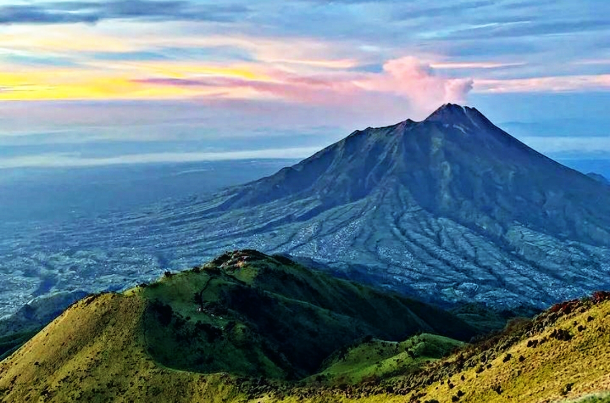 Referensi Wisata Alam di Jawa Tengah, Ada Gunung dan Pantai Hingga Air Terjun yang Jadi Primadona