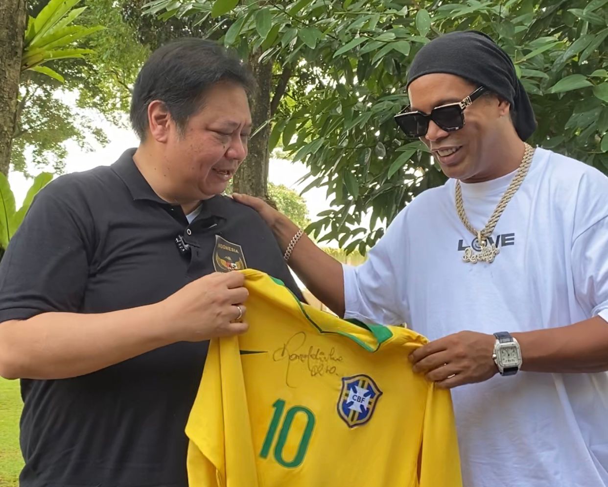Airlangga Hartarto Bertemu Ronaldinho, Simak Obrolannya