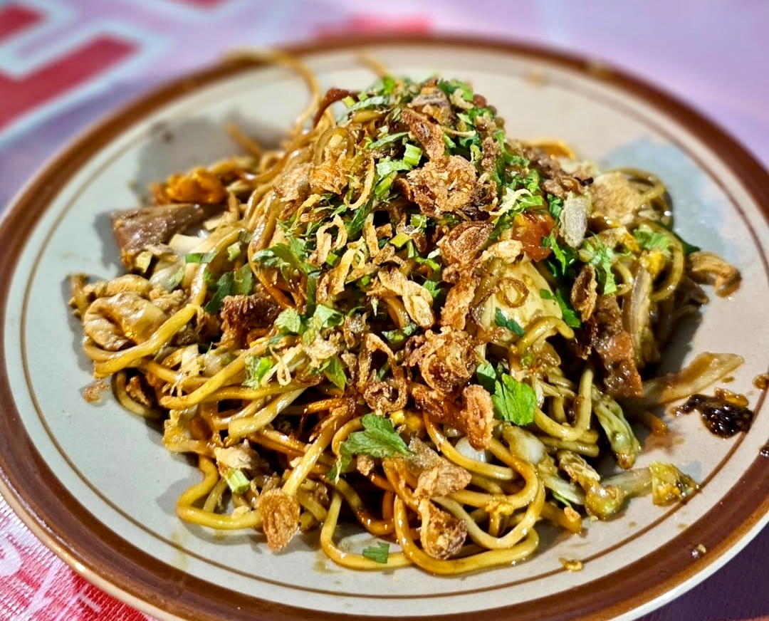 Menggugah Selera Lidah Penggemar Mie, 4 Lokasi Bakmi Jawa Enak Di Lampung, Konsep Warteg Hingga Cafe Estetik