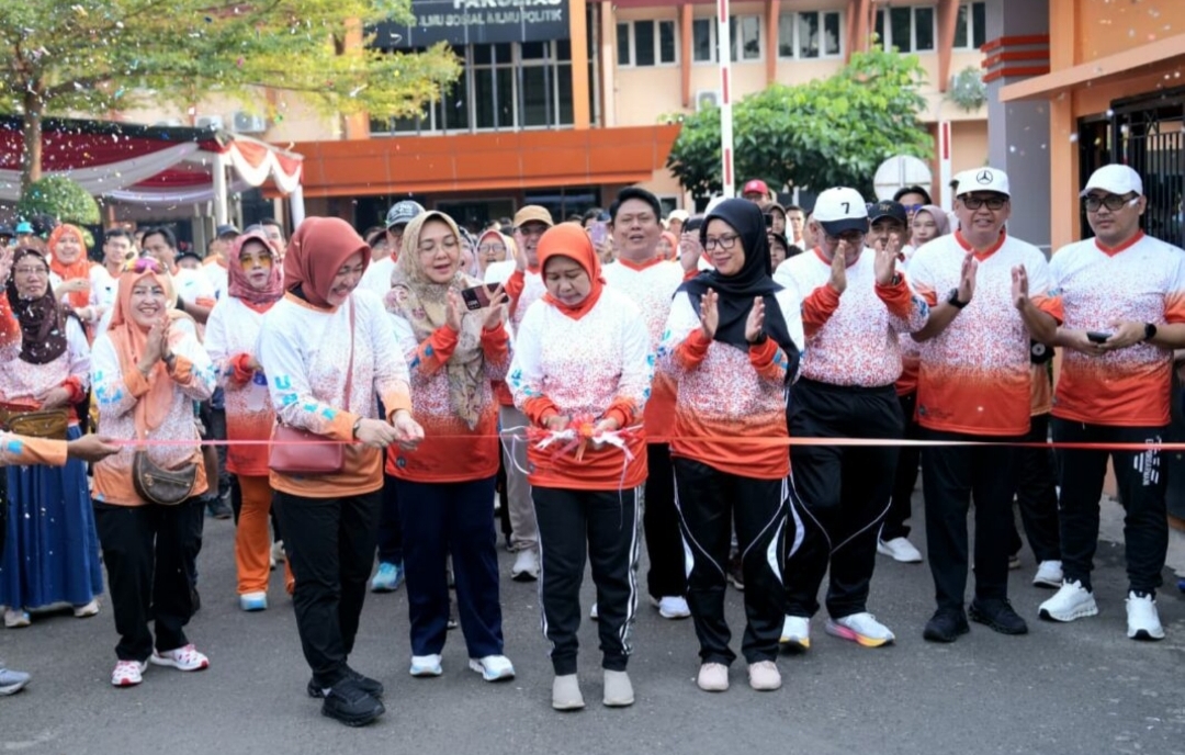 Hadiri Jalan Sehat Fisip Dies Natalis ke-39, Rektor Unila Bangga Kepada Fisip Unila 