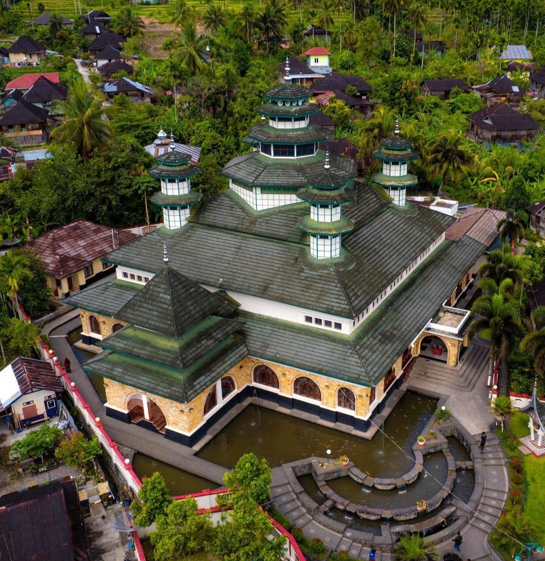 6 Wisata Religi Masjid dengan Panorama Indah, Nomor 3 Berada di Lampung 