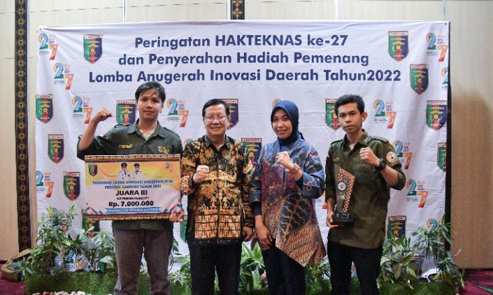 Mahasiswa UTI Juara Lomba Anugerah Iptek Balitbangda