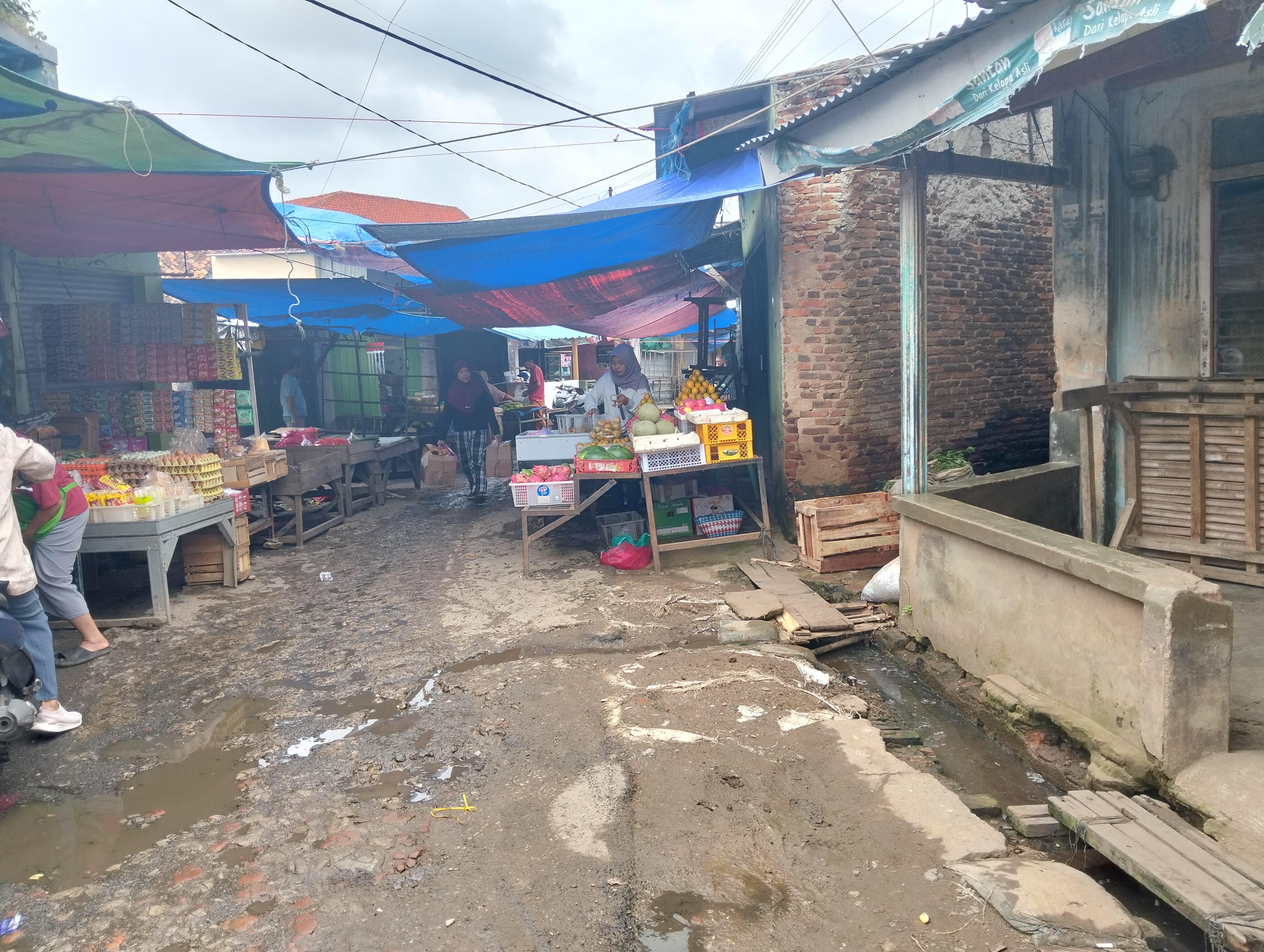 Parit Pasar Pagi Way Halim Menyempit, Banjir Jadi Masalah Tahunan Warga