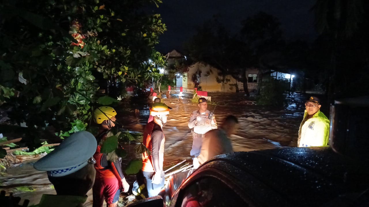 Hingga Tengah Malam, 76 Jiwa Harus Dievakuasi Tim SAR Akibat Banjir di Bandar Lampung dan Lampung Selatan